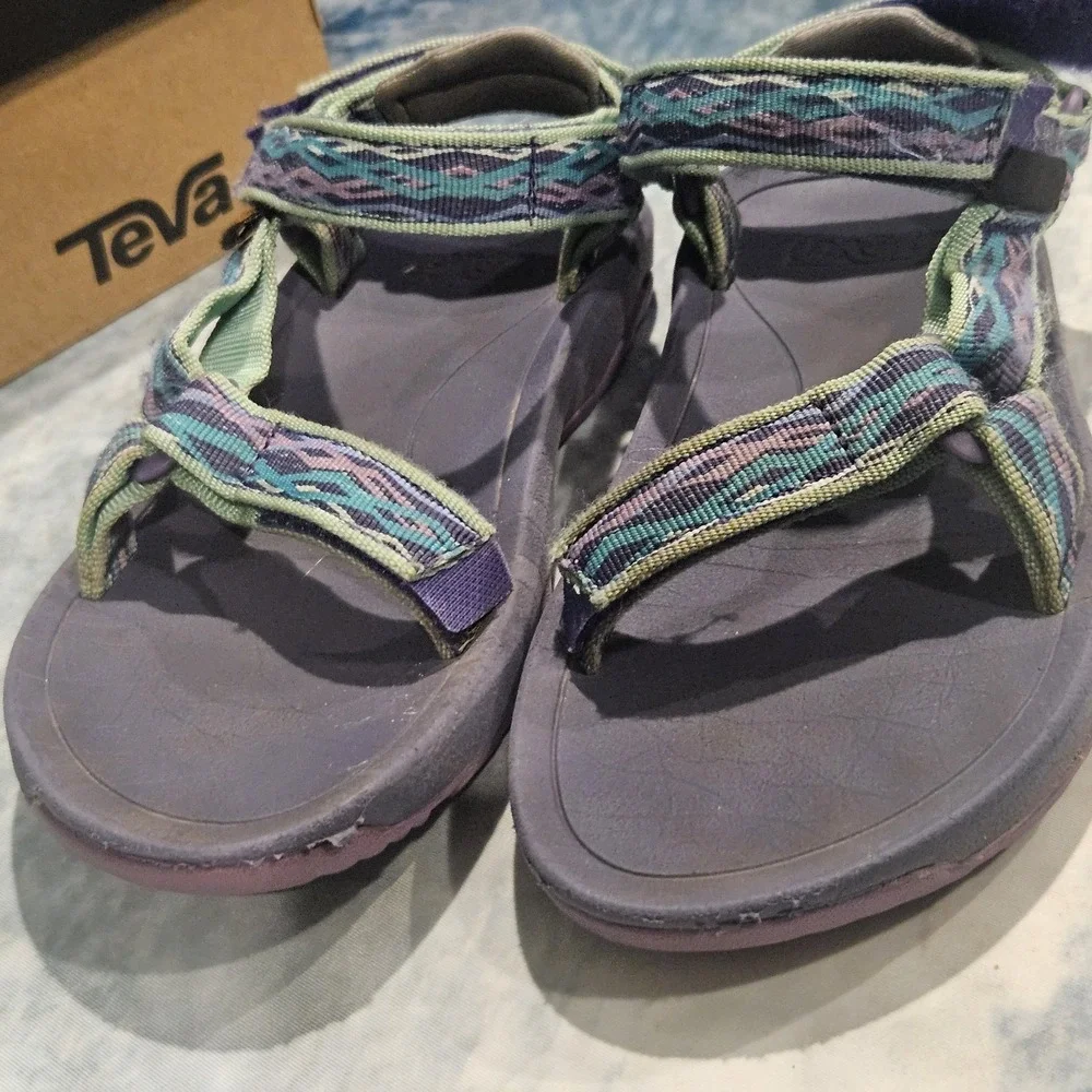 Teva Hurricane XLT Kids Girls Size 2‎ Outdoor Hiking Sport Sandals Purple